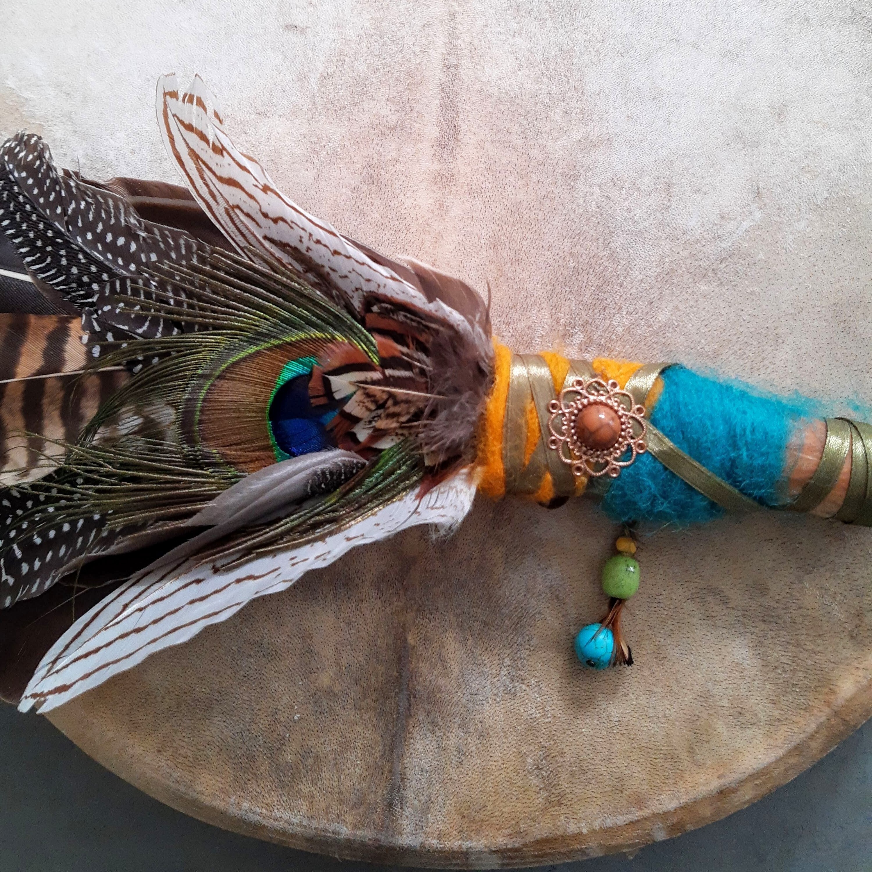 Drum en smudge feather